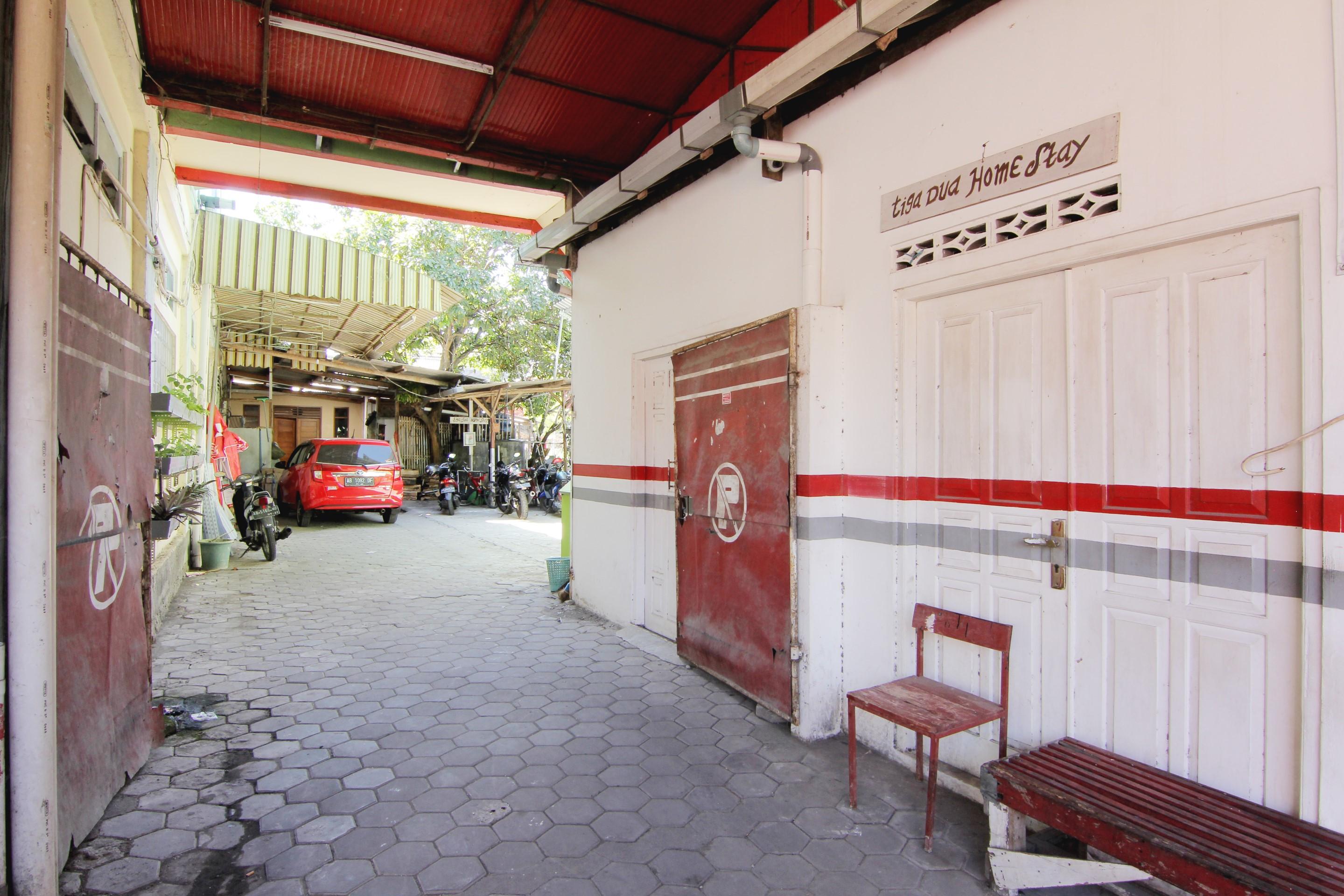 Tiga Dua Homestay Yogyakarta Exterior foto